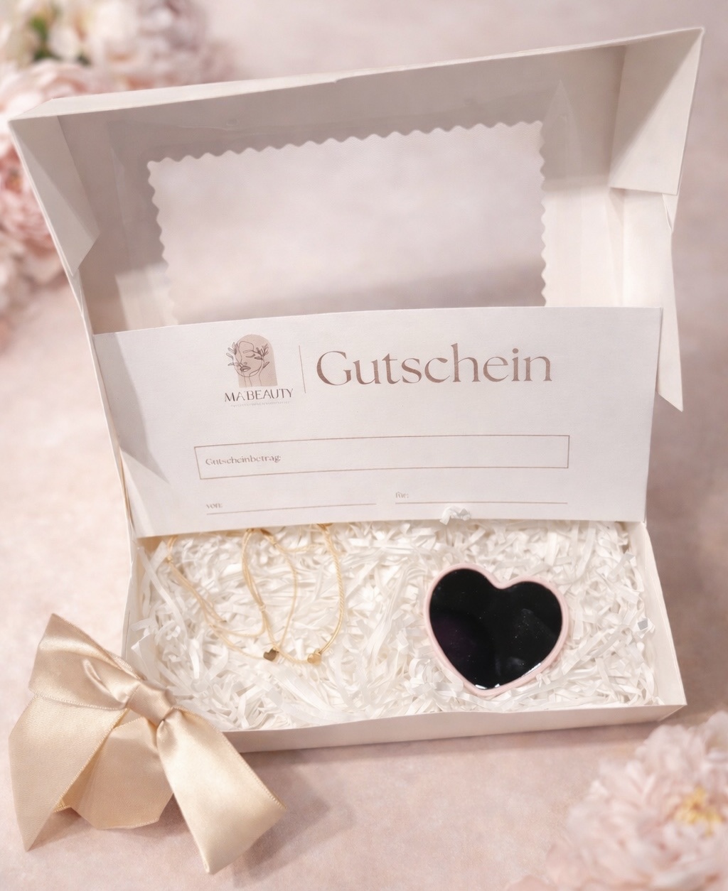 Geschenkset von MA'BEAUTY: Gutschein in edler Box mit Schleife und liebevollen Details